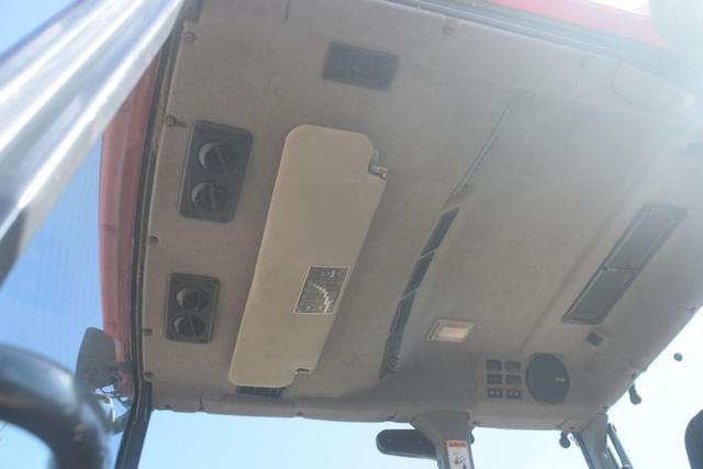 Image of Kubota M8200 equipment image 4