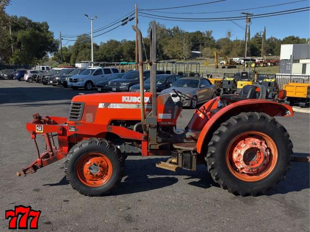 Image of Kubota M8200 equipment image 2
