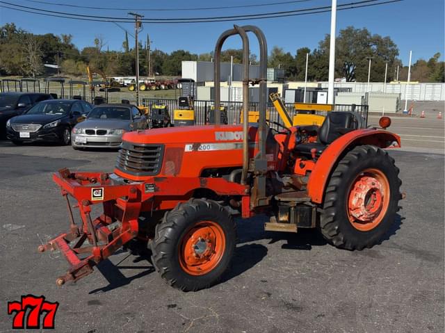 Image of Kubota M8200 equipment image 1