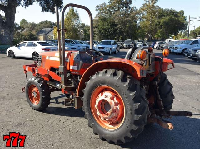 Image of Kubota M8200 equipment image 3