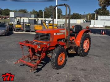 Main image Kubota M8200
