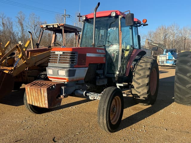 Image of Kubota M8200 equipment image 3