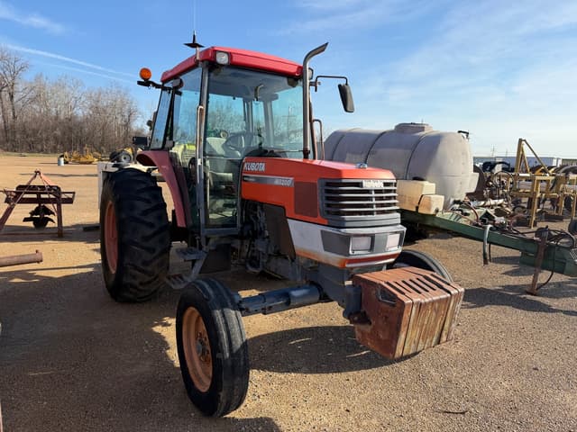 Image of Kubota M8200 equipment image 4