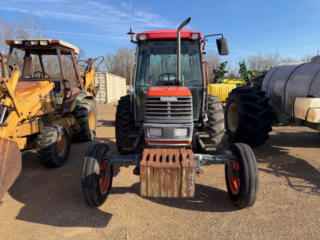 Image of Kubota M8200 equipment image 2