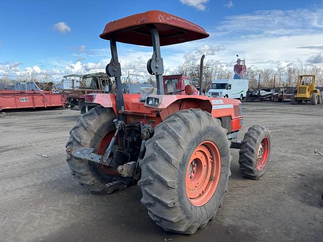 Image of Kubota M8200 equipment image 4