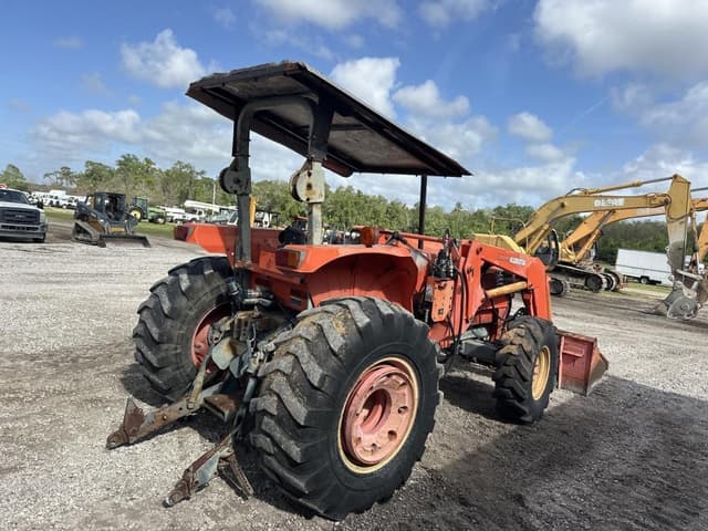 Image of Kubota M8200 equipment image 3