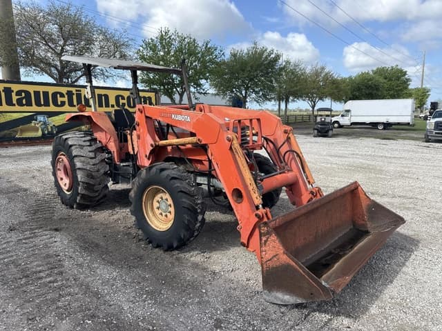 Image of Kubota M8200 equipment image 4
