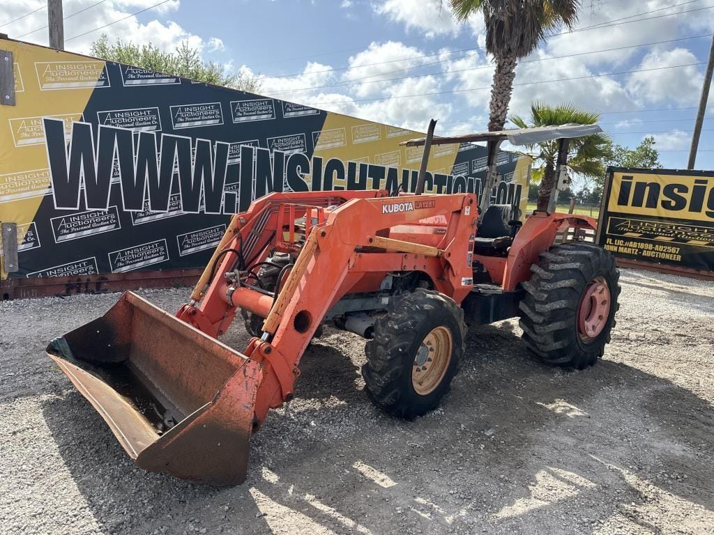 Kubota M8200 Equipment Image0