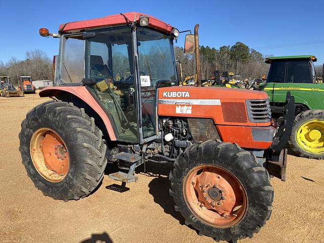 Image of Kubota M8200 equipment image 3