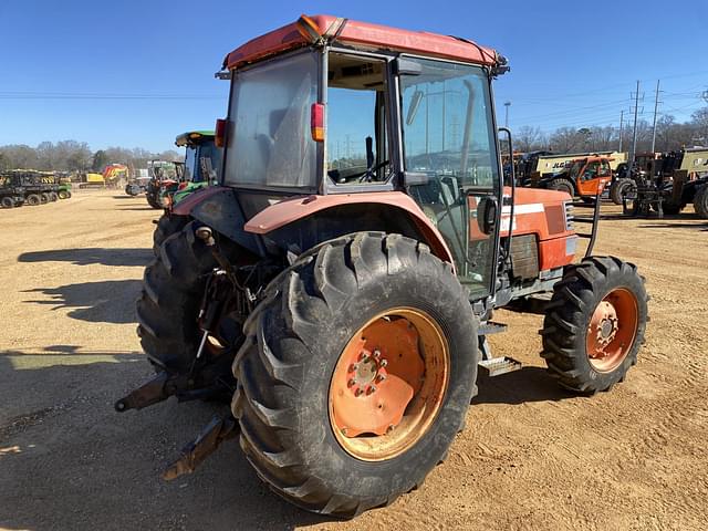 Image of Kubota M8200 equipment image 2