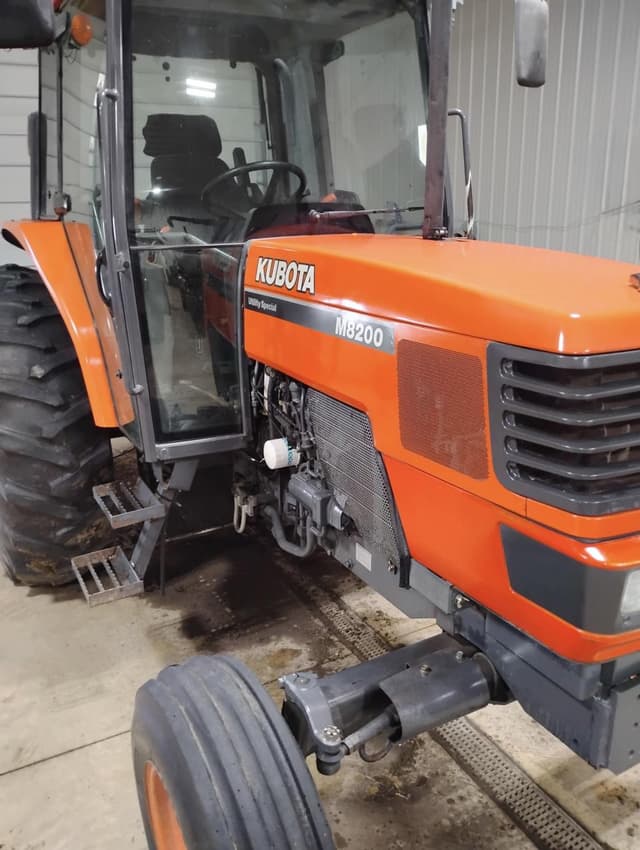 Image of Kubota M8200 equipment image 2
