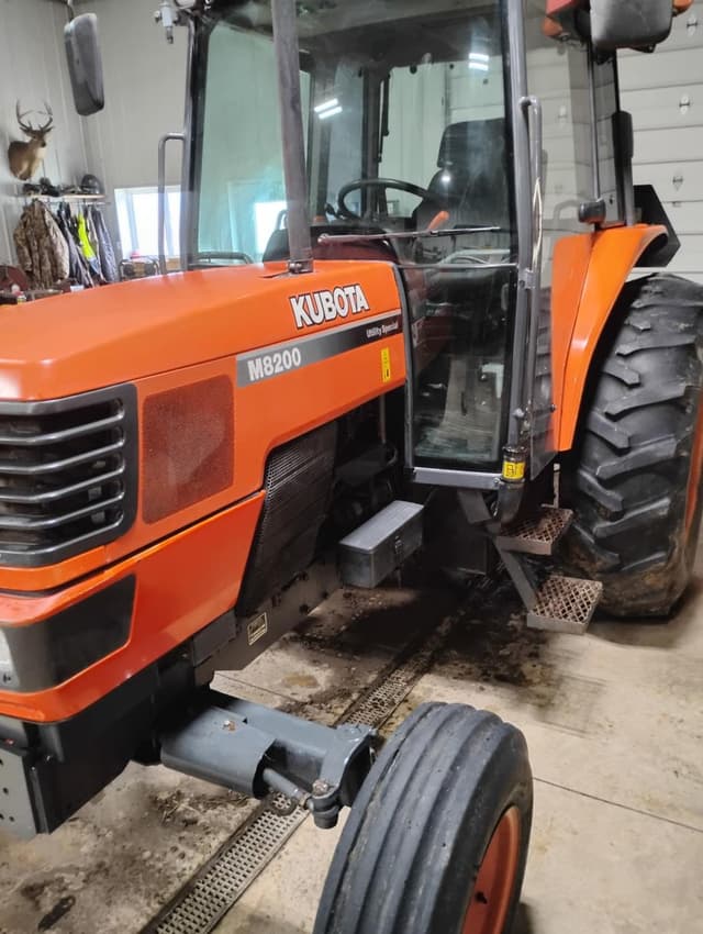 Image of Kubota M8200 equipment image 1