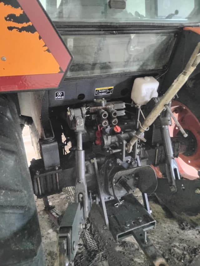 Image of Kubota M8200 equipment image 4