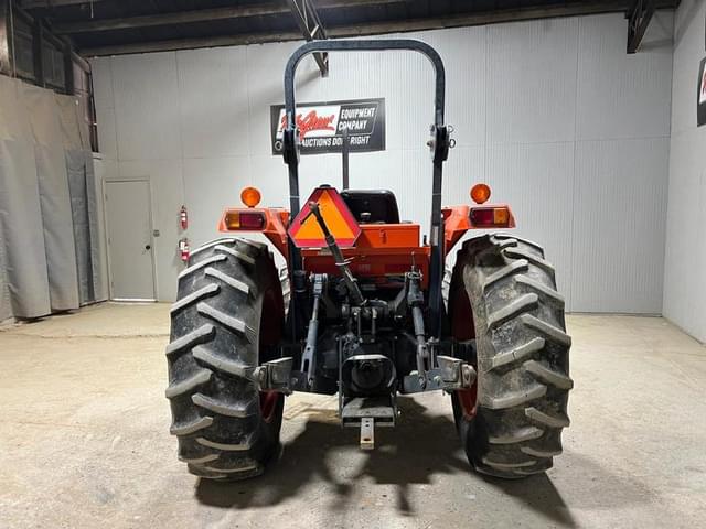 Image of Kubota M8200 equipment image 3
