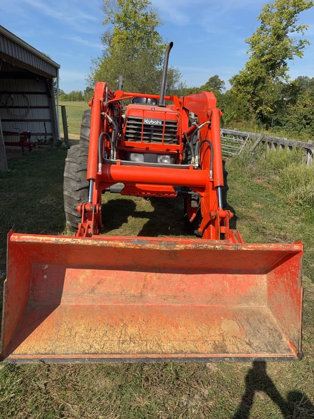 Image of Kubota M8200 equipment image 1