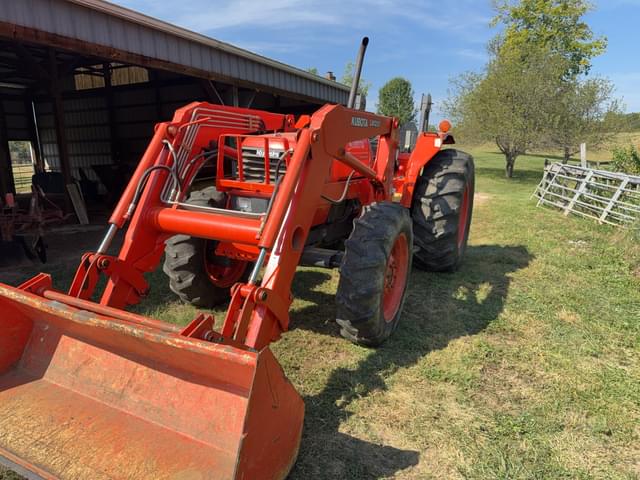 Image of Kubota M8200 equipment image 2