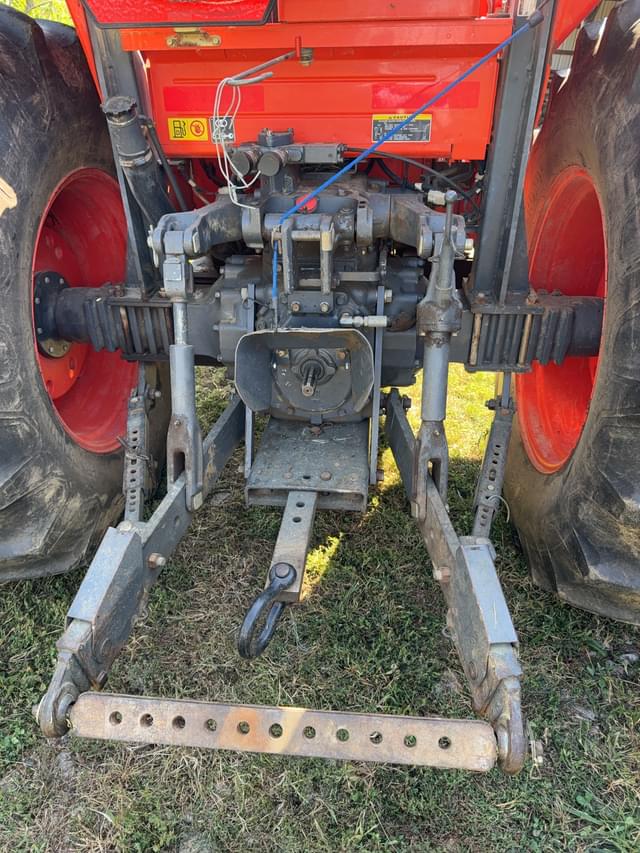 Image of Kubota M8200 equipment image 3