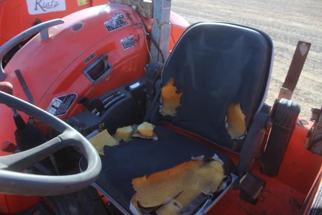 Image of Kubota M8540 equipment image 4