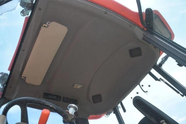 Image of Kubota M8540 equipment image 4