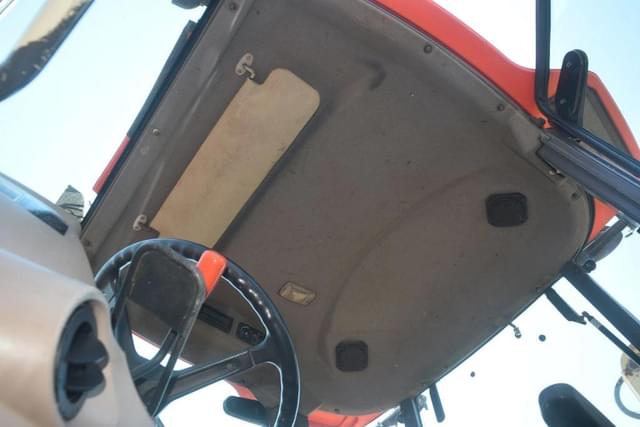 Image of Kubota M8540 equipment image 4