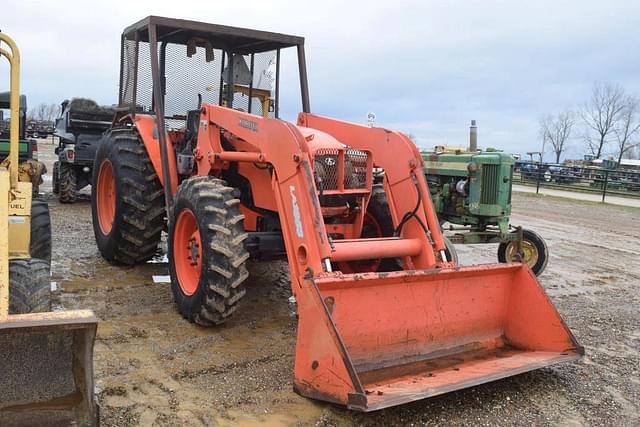 Image of Kubota M8540 equipment image 3