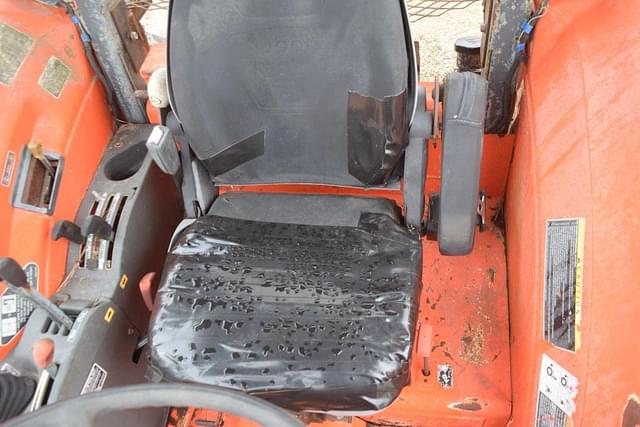 Image of Kubota M8540 equipment image 4