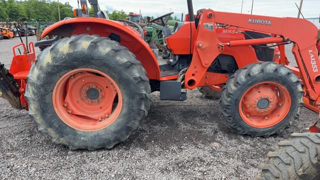 Image of Kubota M8540 equipment image 4