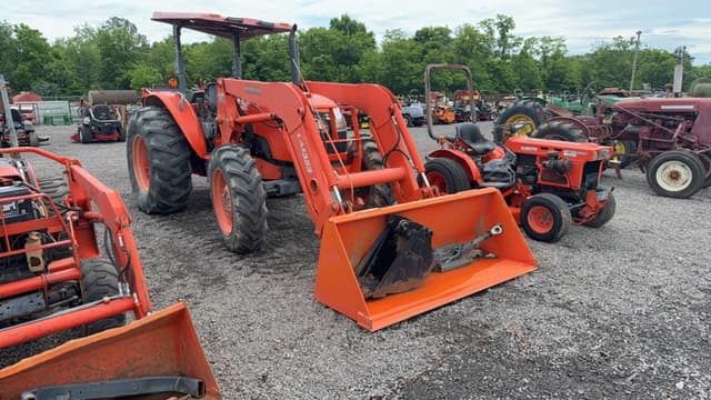 Image of Kubota M8540 equipment image 2