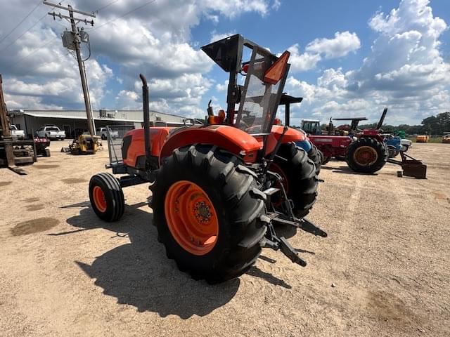 Image of Kubota M8540 equipment image 3