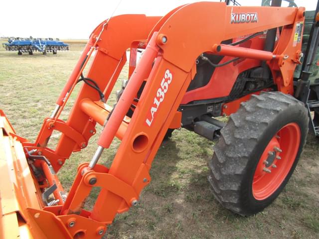 Image of Kubota M8560 equipment image 4