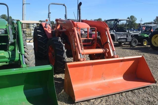 Image of Kubota M8560 equipment image 3