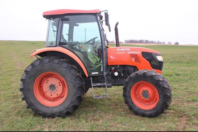 Image of Kubota M8560 equipment image 3