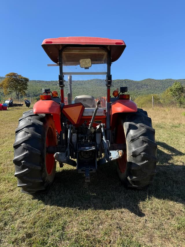 Image of Kubota M8560 equipment image 4