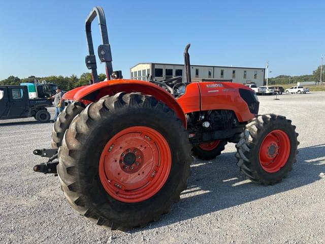 Image of Kubota M8560 equipment image 3