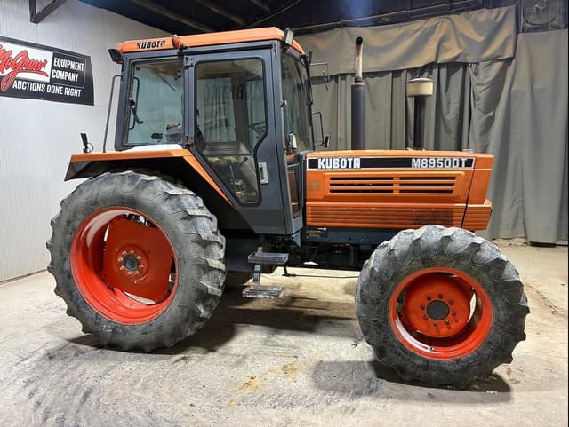 Image of Kubota M8950 equipment image 4
