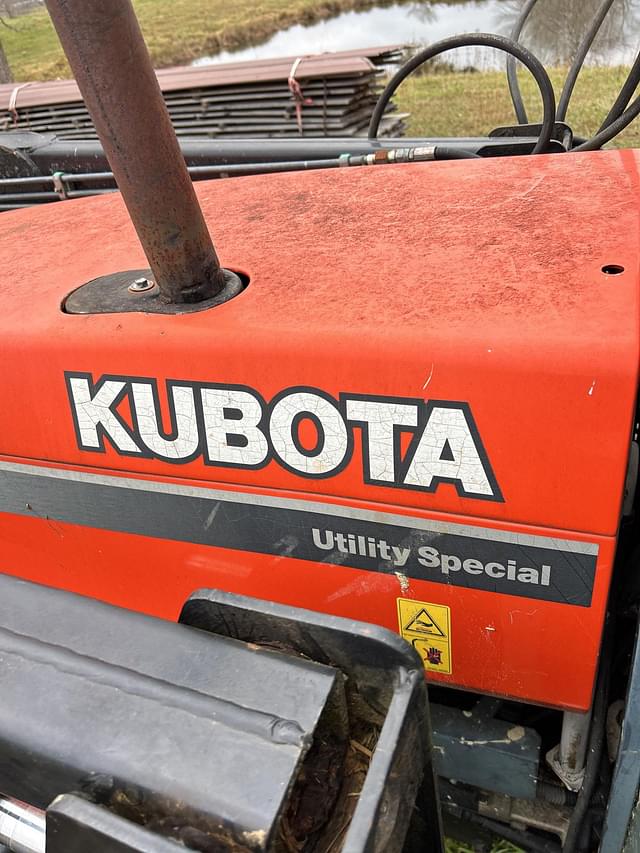 Image of Kubota M900 equipment image 3