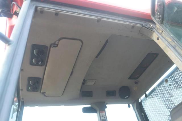 Image of Kubota M9000 equipment image 4