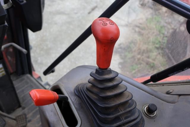 Image of Kubota M9000 equipment image 4