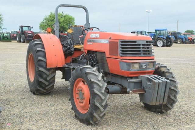 Image of Kubota M9000 equipment image 3