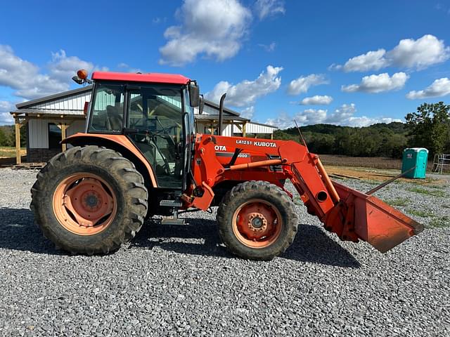 Image of Kubota M9000 equipment image 1