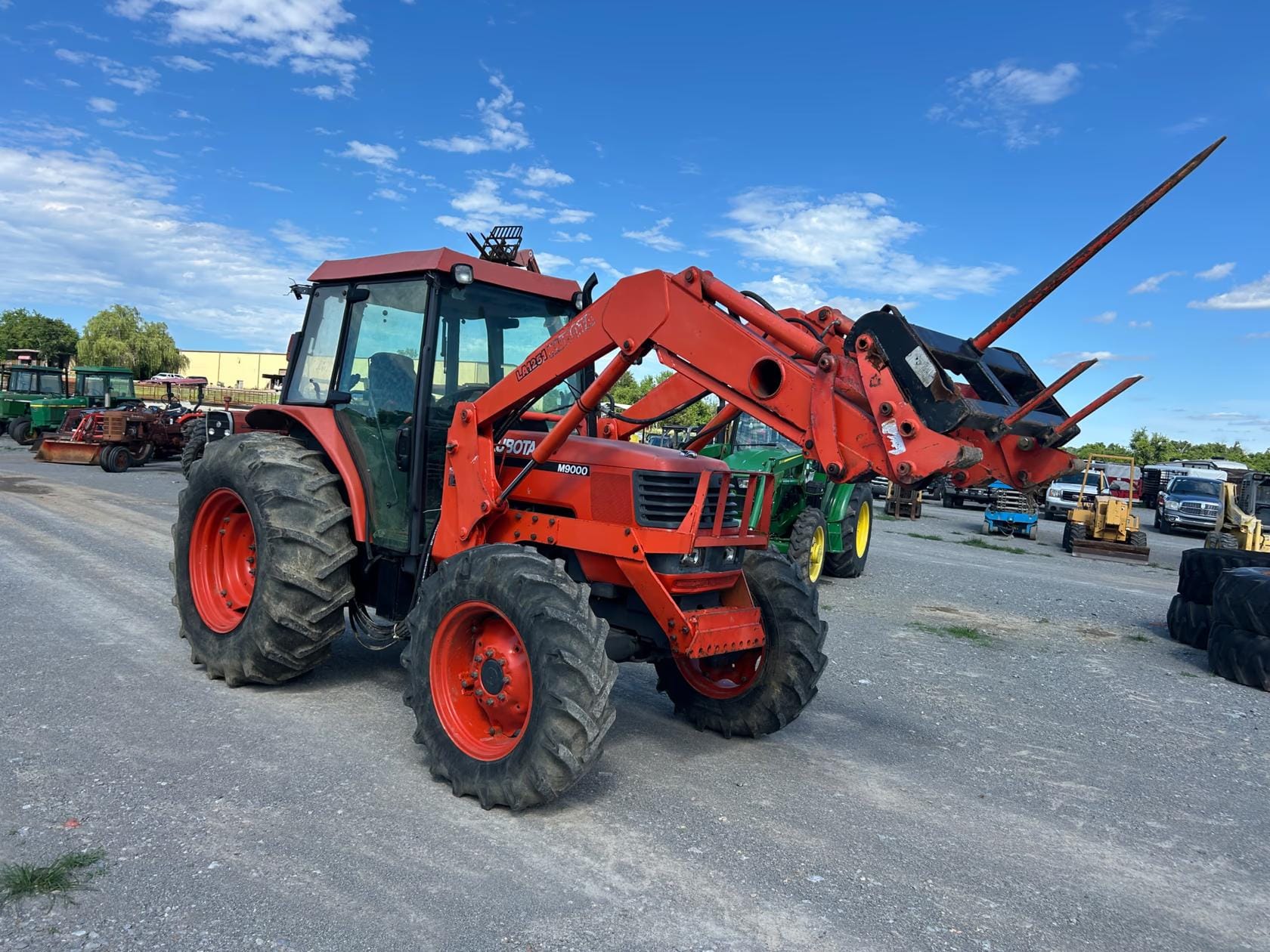 Kubota M9000 Equipment Image0
