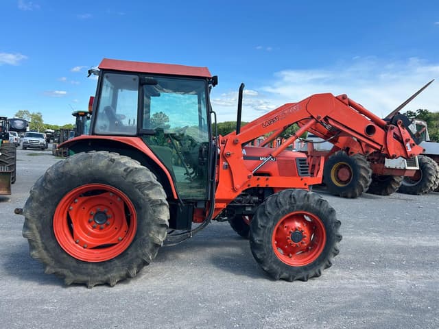 Image of Kubota M9000 equipment image 1