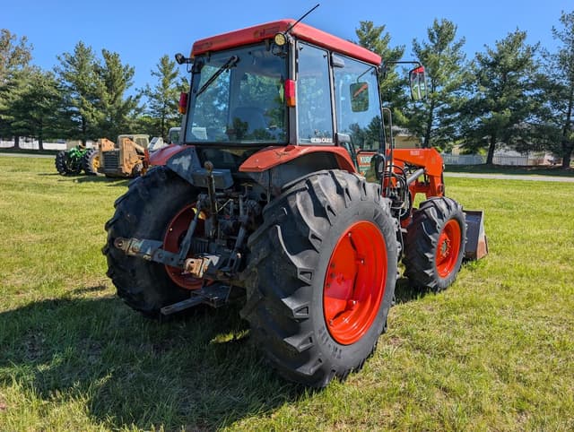 Image of Kubota M9000 equipment image 2