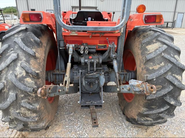 Image of Kubota M9000 equipment image 4
