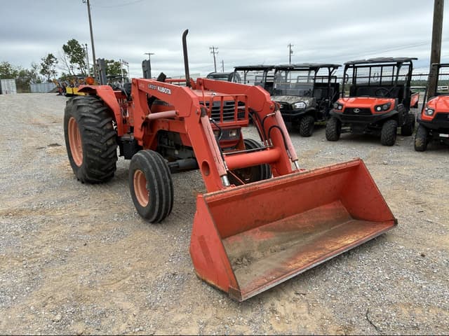 Image of Kubota M9000 equipment image 1