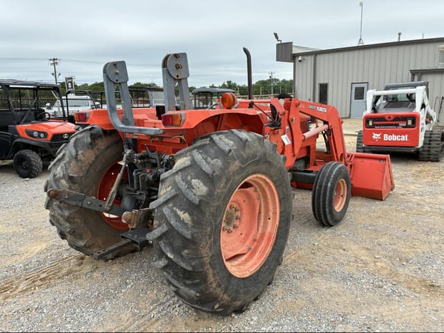 Image of Kubota M9000 equipment image 2