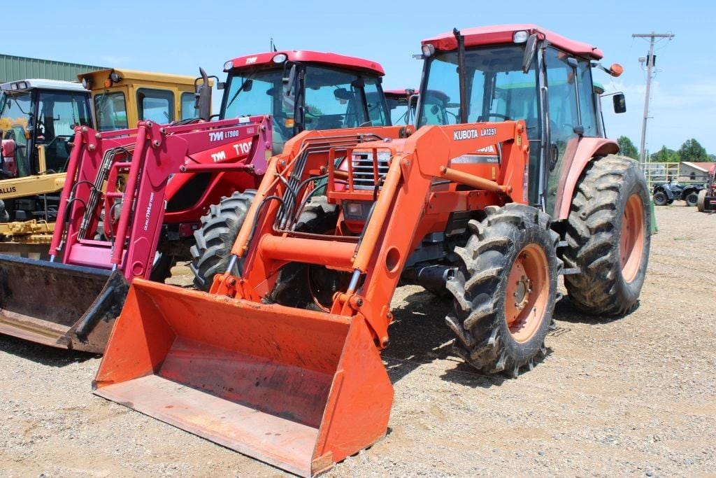 Kubota M9000 Equipment Image0