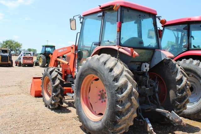Image of Kubota M9000 equipment image 1