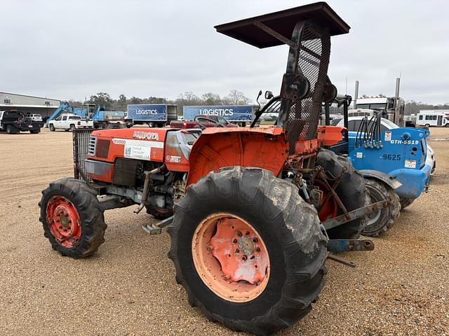 Image of Kubota M9000 equipment image 1