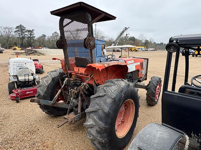 Image of Kubota M9000 equipment image 3